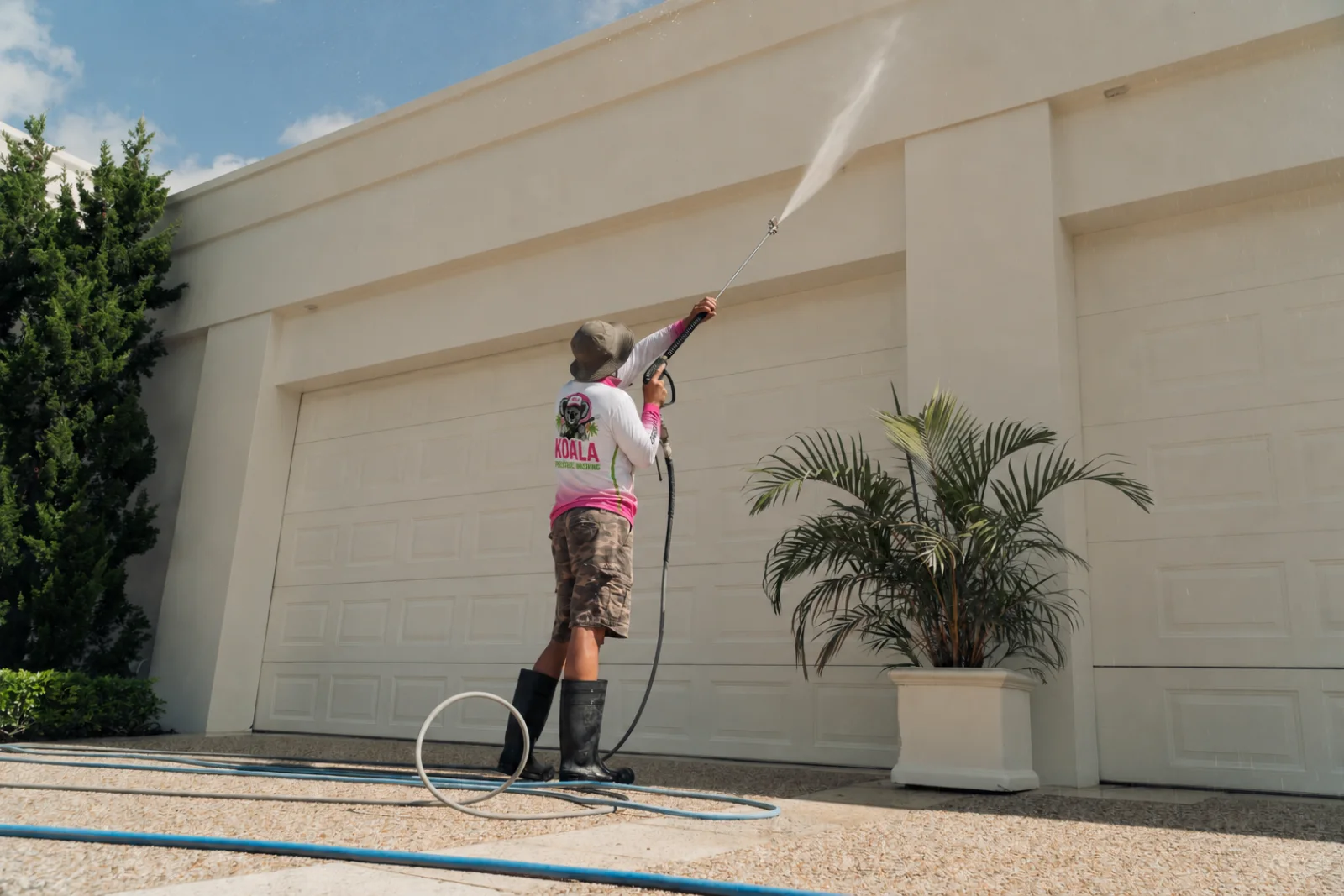 Koala technician washing a large residential facade